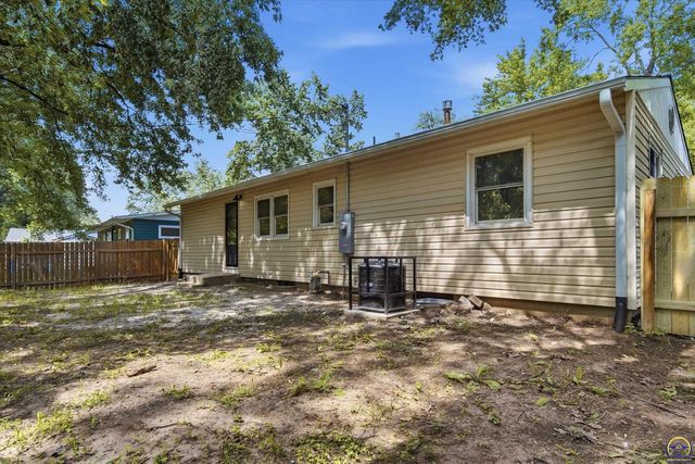 3837 SE Humboldt ST, Topeka, KS 66609