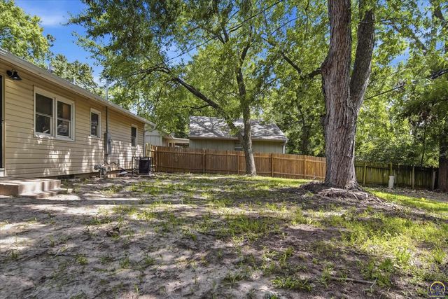 3837 SE Humboldt ST, Topeka, KS 66609
