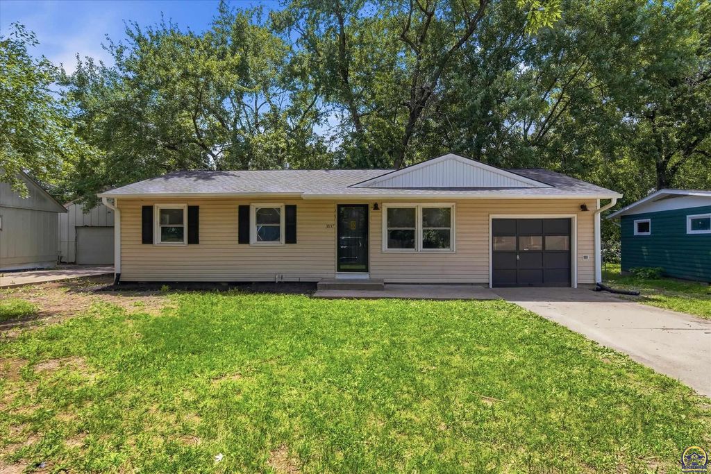 3837 SE Humboldt ST, Topeka, KS 66609
