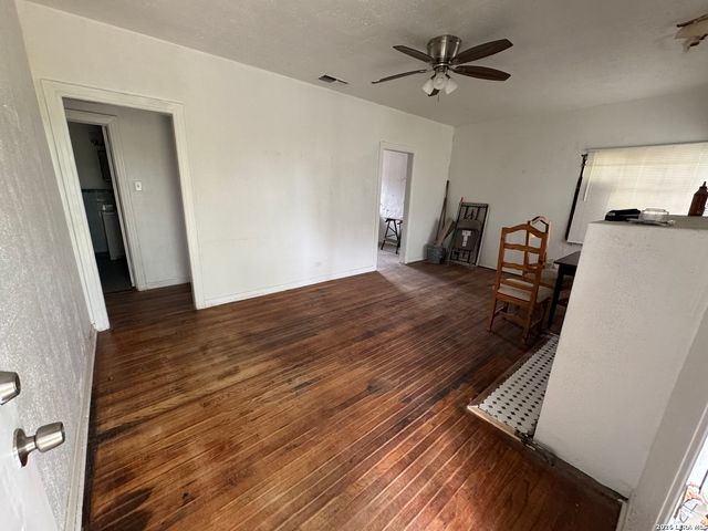 560 W Lynwood, San Antonio, TX 78212