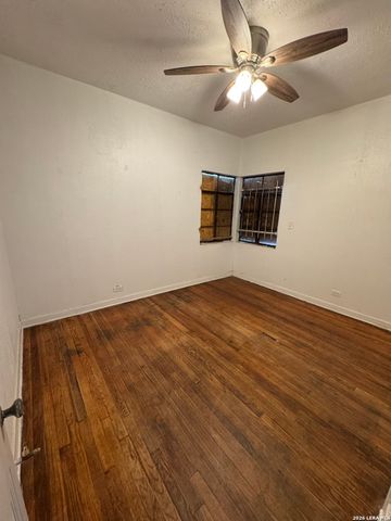 560 W Lynwood, San Antonio, TX 78212