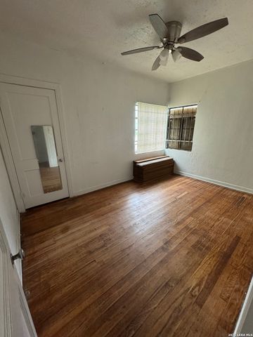 560 W Lynwood, San Antonio, TX 78212