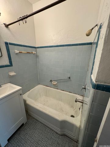 560 W Lynwood, San Antonio, TX 78212