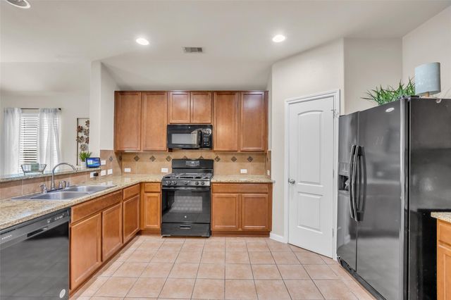 28614 Lockeridge Farms Drive, Spring, TX 77386