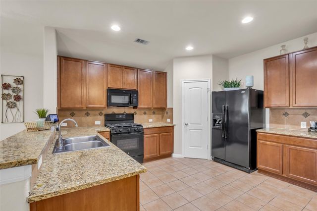 28614 Lockeridge Farms Drive, Spring, TX 77386