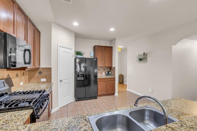 28614 Lockeridge Farms Drive, Spring, TX 77386