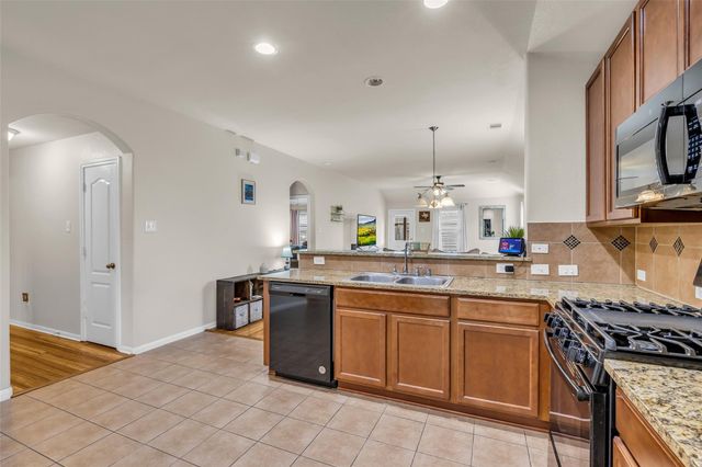 28614 Lockeridge Farms Drive, Spring, TX 77386