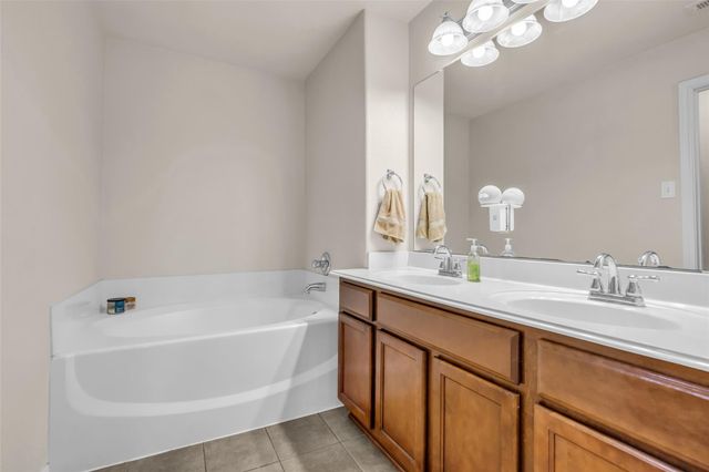 28614 Lockeridge Farms Drive, Spring, TX 77386