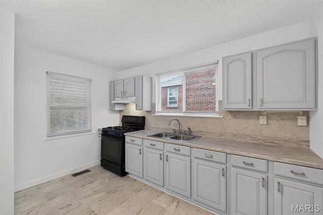 528 Ruthland Drive, St Louis, MO 63125