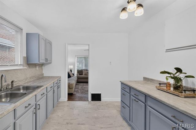 528 Ruthland Drive, St Louis, MO 63125