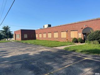 901 N MACARTHUR Boulevard, Springfield, IL 62702