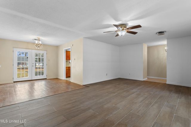 2265 Popps Ferry, Biloxi, MS 39532