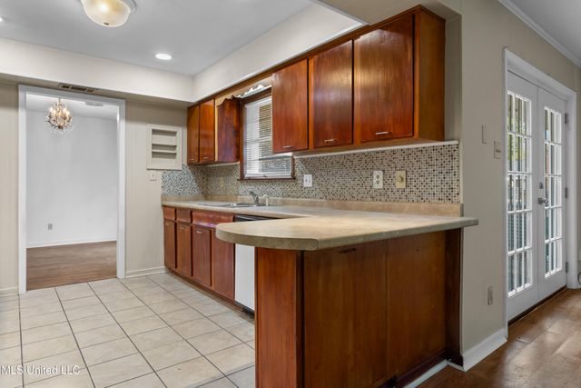 2265 Popps Ferry, Biloxi, MS 39532