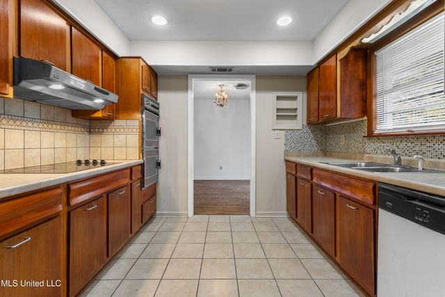 2265 Popps Ferry, Biloxi, MS 39532