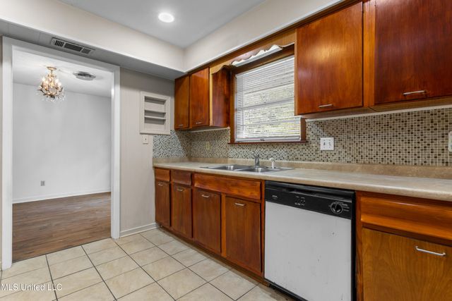 2265 Popps Ferry, Biloxi, MS 39532