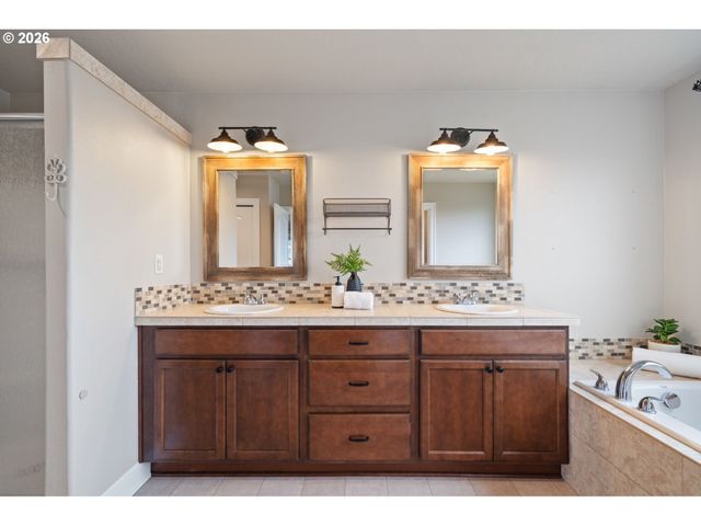 10750 Sw LISBON St, Wilsonville, OR 97070