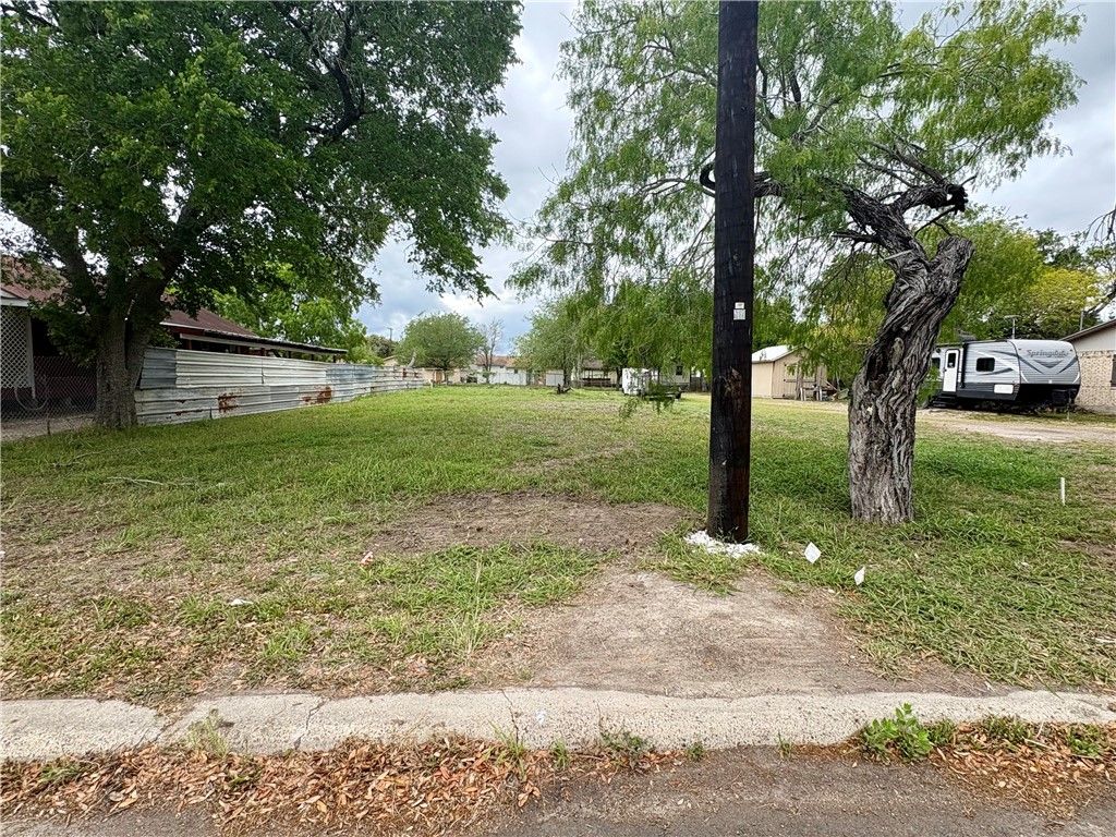 408 Sodville, Sinton, TX 78387 — photo 2