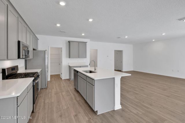 1734 TRAINORS Way, Jacksonville, FL 32218