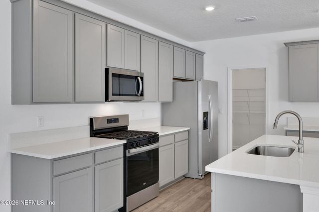 1734 TRAINORS Way, Jacksonville, FL 32218