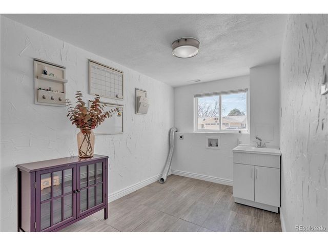 4080 S Vincennes Ct, Denver, CO 80237