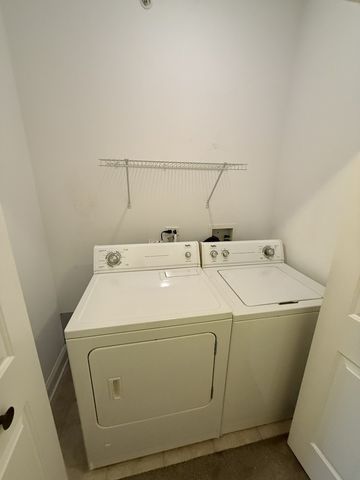 6961 Vine Street 301, Indian Head Park, IL 60525