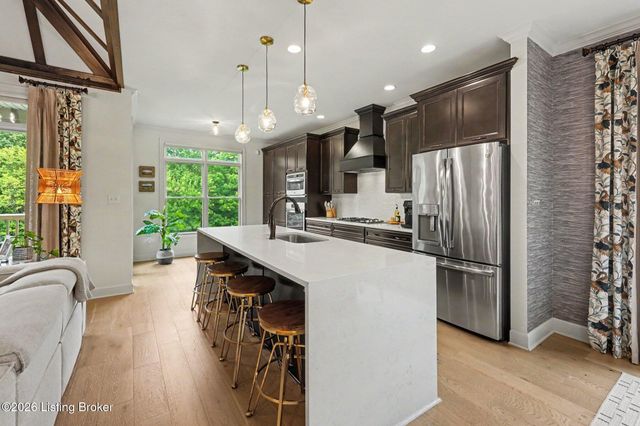 2105 Centurion Way, Louisville, KY 40245