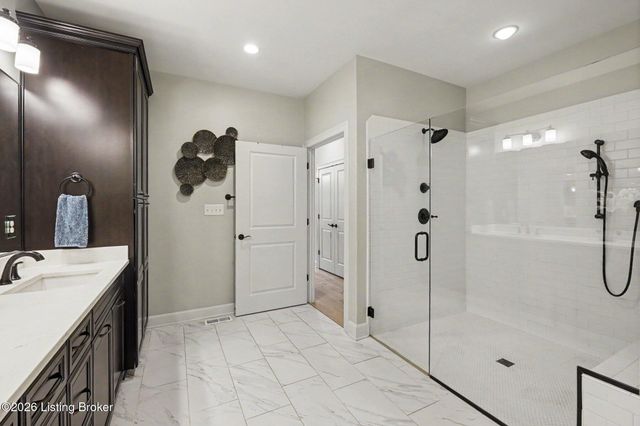 2105 Centurion Way, Louisville, KY 40245