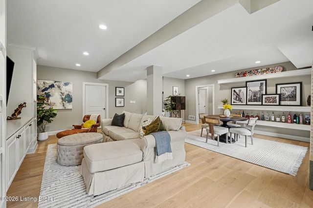 2105 Centurion Way, Louisville, KY 40245