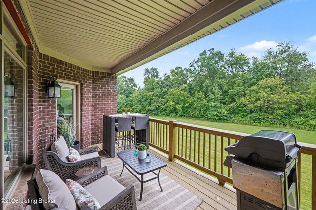 2105 Centurion Way, Louisville, KY 40245