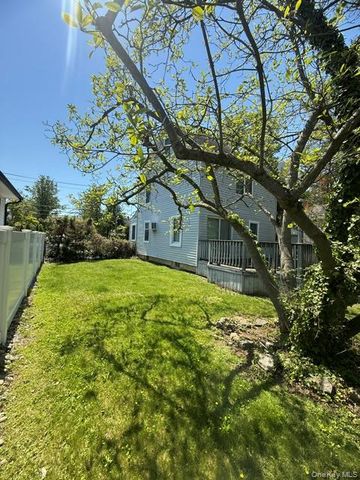 105 Bayview Avenue, Manhasset, NY 11030