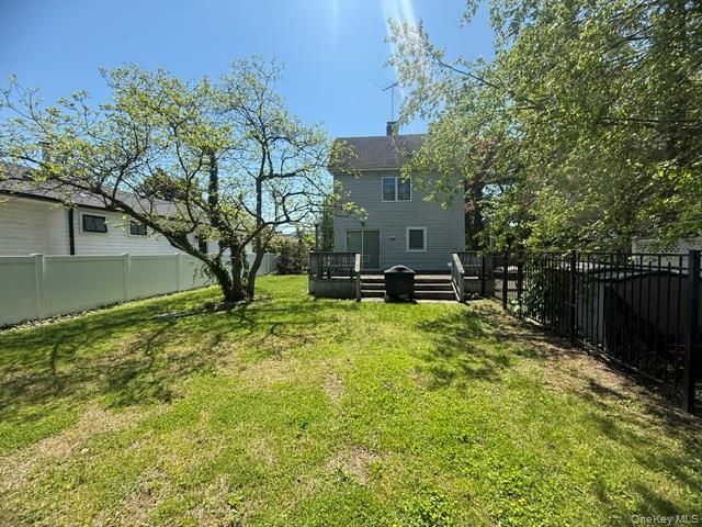 105 Bayview Avenue, Manhasset, NY 11030