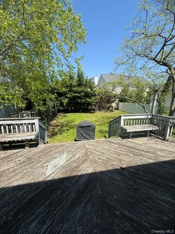 105 Bayview Avenue, Manhasset, NY 11030