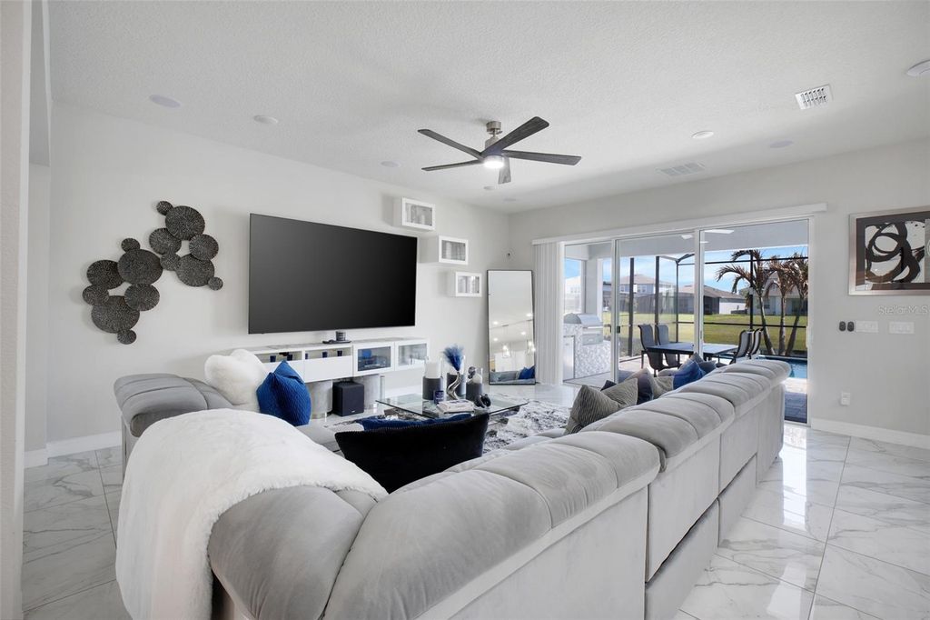 Image 16 of property listing at 13827 TYBEE BEACH LANE, Orlando, FL 32827