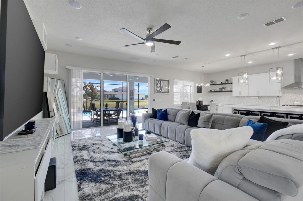 Image 19 of property listing at 13827 TYBEE BEACH LANE, Orlando, FL 32827