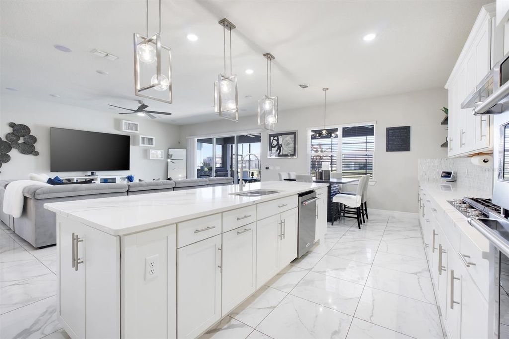 Image 22 of property listing at 13827 TYBEE BEACH LANE, Orlando, FL 32827