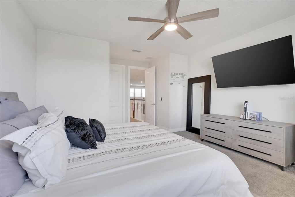 Image 43 of property listing at 13827 TYBEE BEACH LANE, Orlando, FL 32827