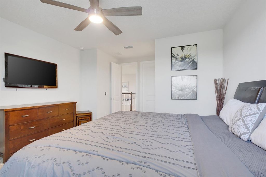 Image 46 of property listing at 13827 TYBEE BEACH LANE, Orlando, FL 32827