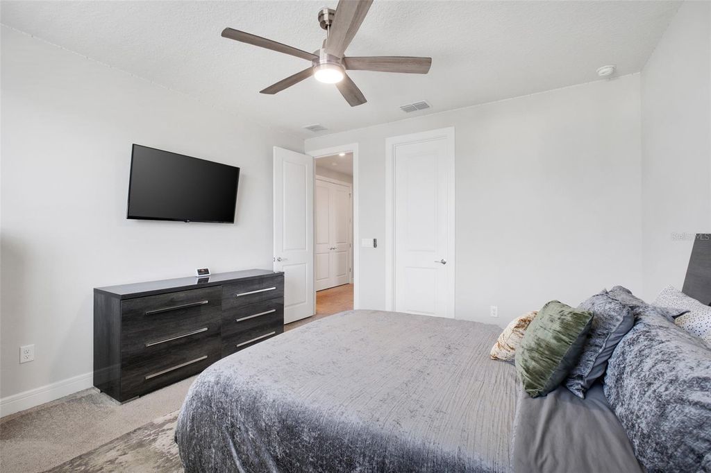 Image 49 of property listing at 13827 TYBEE BEACH LANE, Orlando, FL 32827