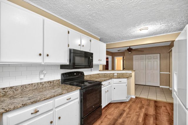 4913 Log Cabin Rd, Nashville, TN 37216