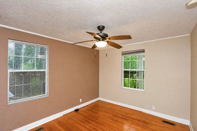 4913 Log Cabin Rd, Nashville, TN 37216