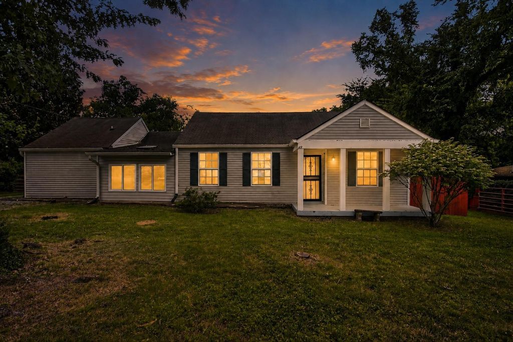 4913 Log Cabin Rd, Nashville, TN 37216