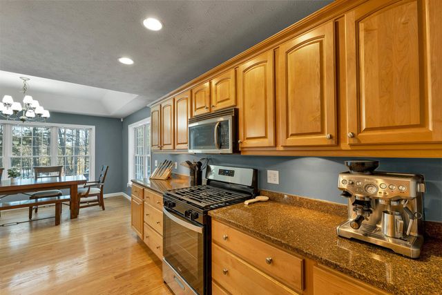 19 Sheffield Street, Hudson, NH 03051