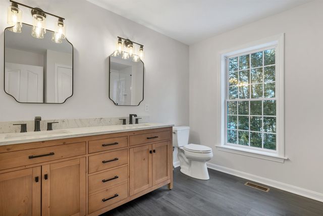 19 Sheffield Street, Hudson, NH 03051