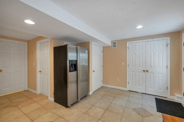 19 Sheffield Street, Hudson, NH 03051