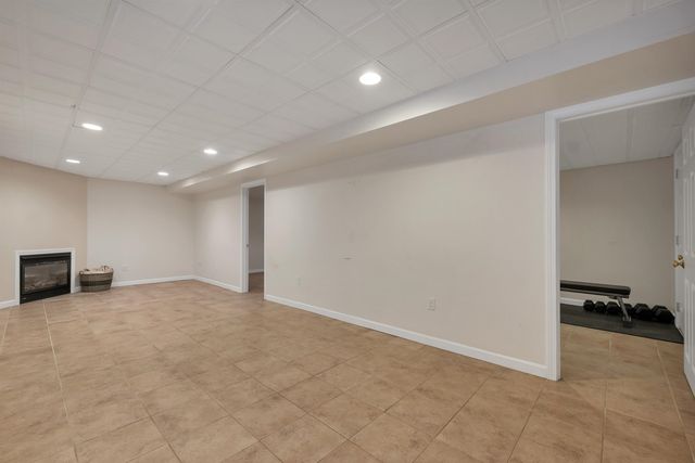 19 Sheffield Street, Hudson, NH 03051