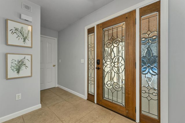 19 Sheffield Street, Hudson, NH 03051