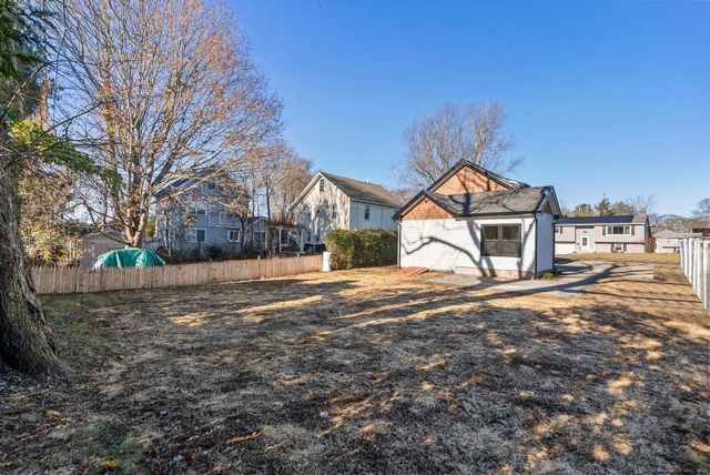 23 Clinton Avenue, Old Saybrook, CT 06475