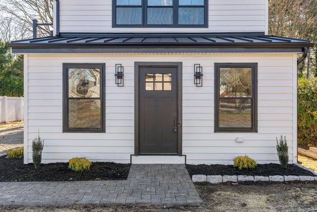 23 Clinton Avenue, Old Saybrook, CT 06475