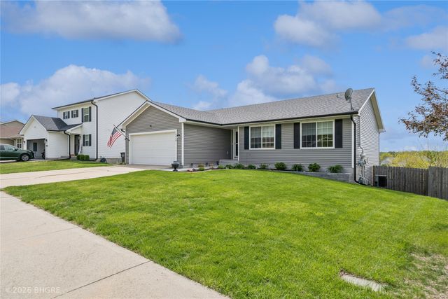 7018 Three Lakes Parkway, Des Moines, IA 50320