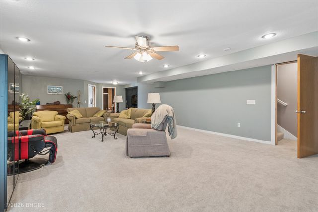 7018 Three Lakes Parkway, Des Moines, IA 50320